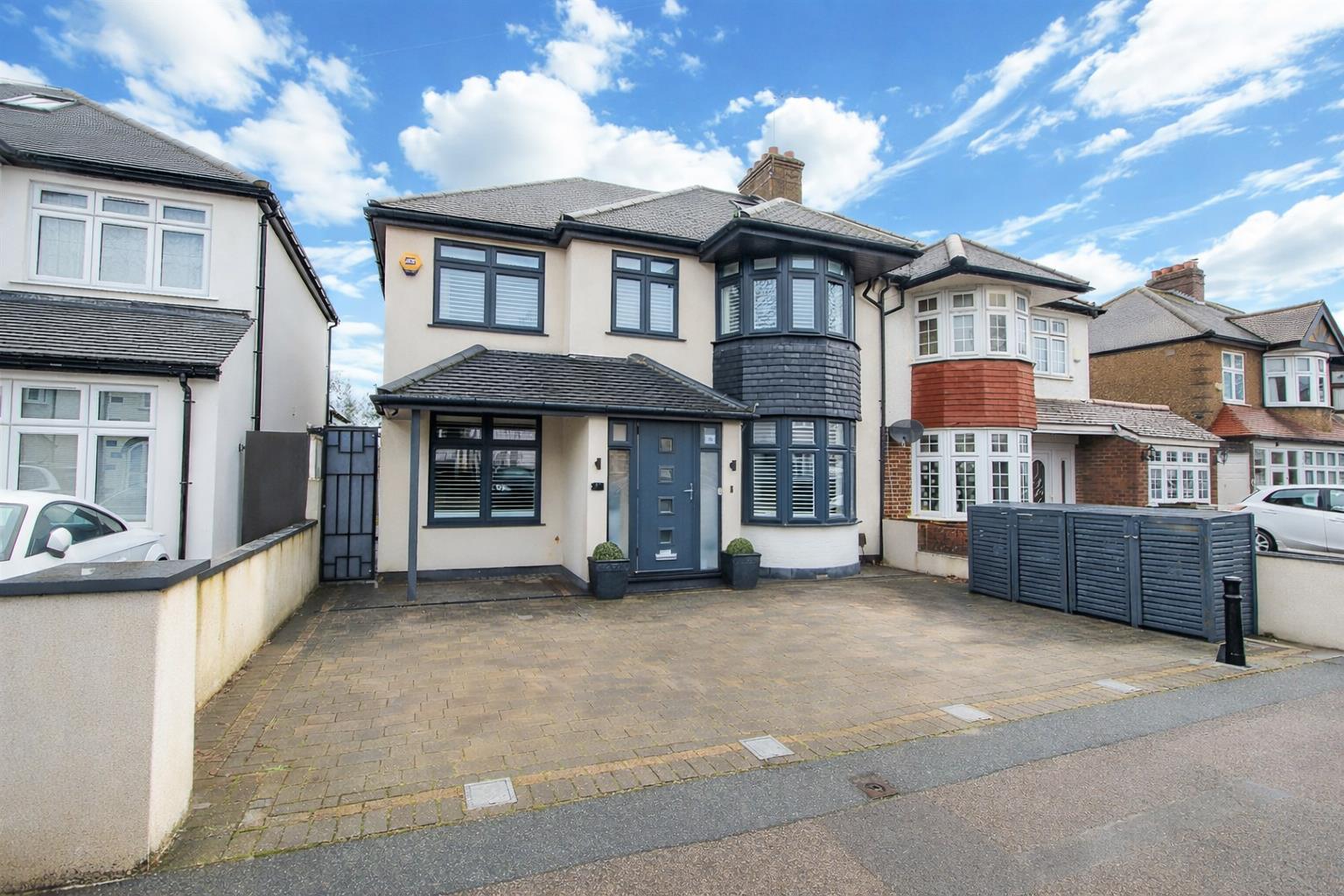 5 bed property in Demesne Road, Wallington